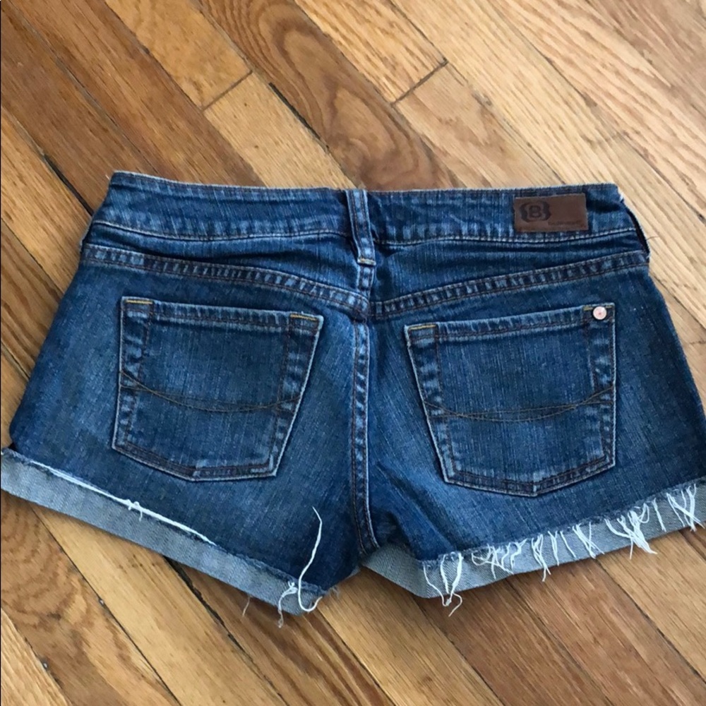 Distressed shorts - Picture 2 of 3